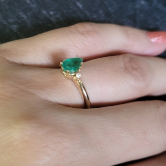 Natural Emerald and Diamond Ring - Picture 3 of 4
